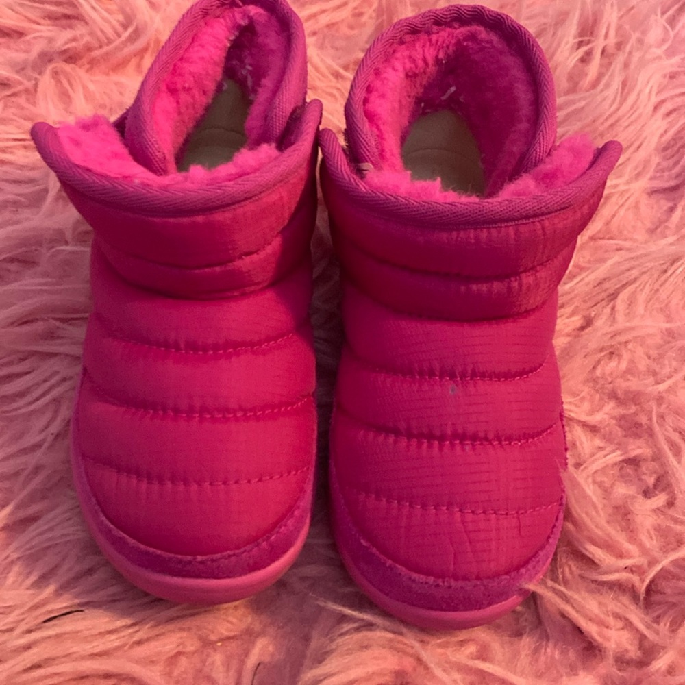 Girls pink Uggs boots worn twice size 10